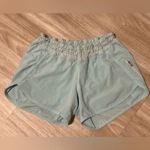 🍋LuluLemon shorts - size 6